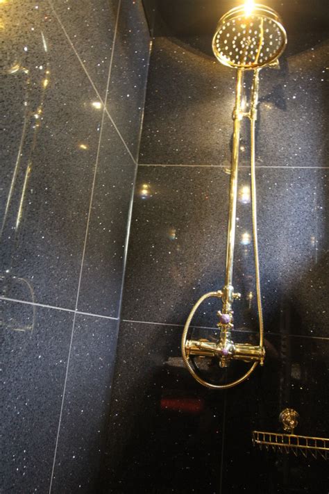 Goldene Dusche (geben) gegen Aufpreis Bordell Dilbeek